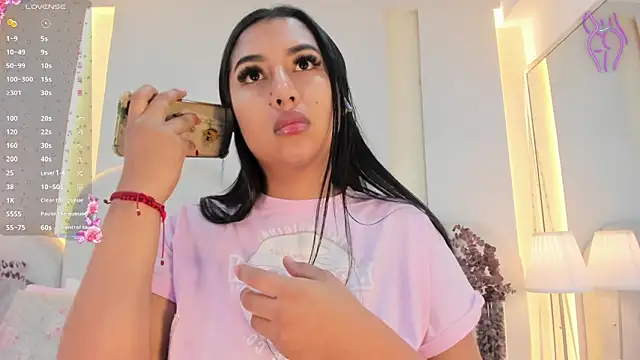 SalomeeBell online show from October 16, 2025, 7:59 pm