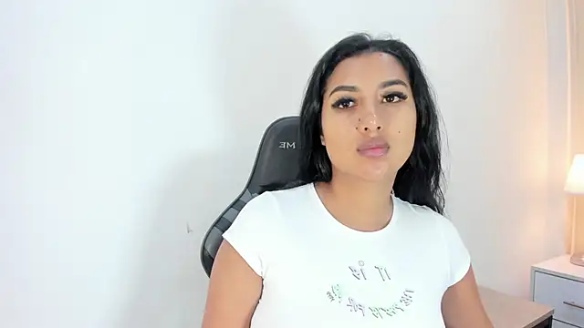 SalomeeBell online show from December 15, 2025, 9:19 pm