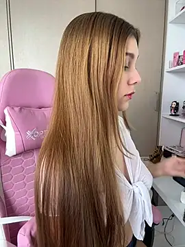 Nikii   online show from February 24, 2026, 4:05 pm