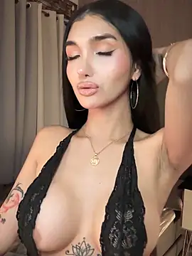 Snapshot of EmeraldGreyson chatting on March 10, 2026, 9:03 am EmeraldGreyson online show from March 10, 2026, 9:03 am