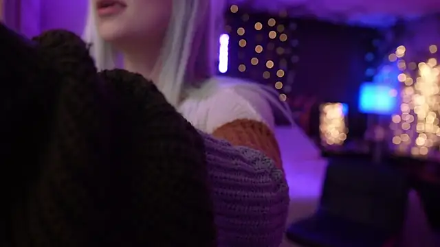 Snapshot of littlelune chatting on October 26, 2025, 11:20 pm littlelune online show from October 26, 2025, 11:20 pm