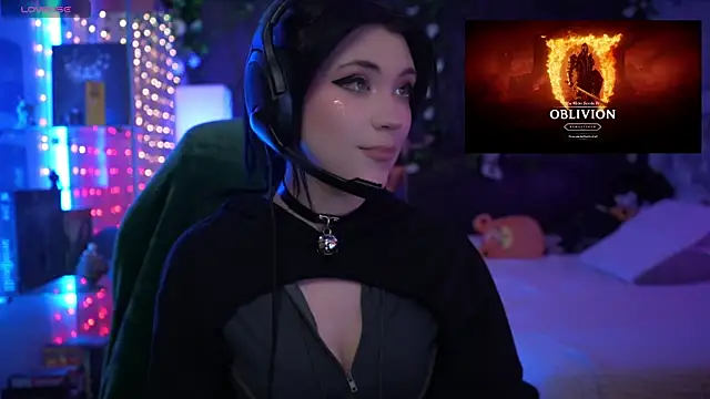 Snapshot of littlelune chatting on January 5, 2026, 11:08 pm littlelune online show from January 5, 2026, 11:08 pm