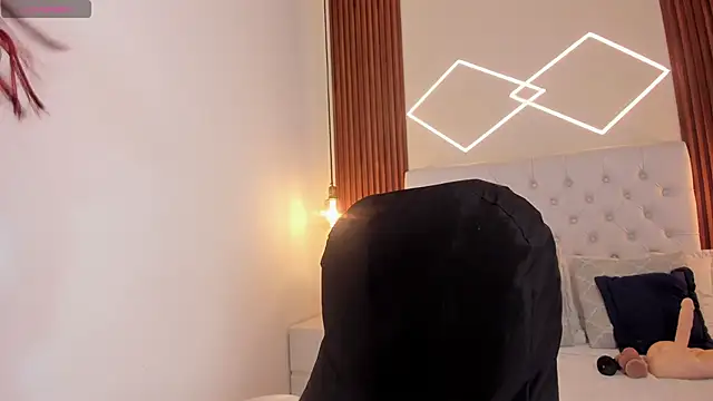 Miiaa jones online show from April 18, 2026, 1:26 pm