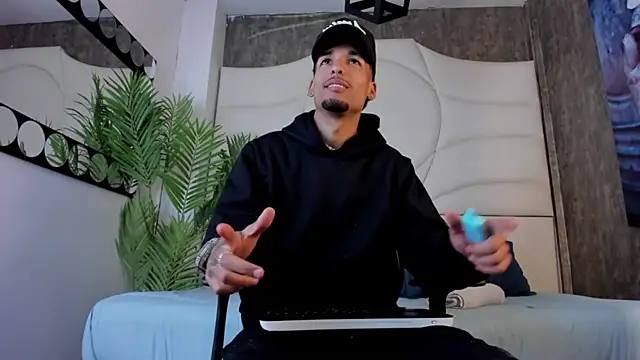 Thiagoferreti online show from October 27, 2025, 7:29 pm