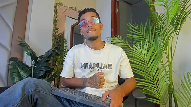 Thiagoferreti online show from February 13, 2026, 3:24 am