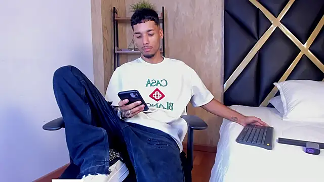 Thiagoferreti online show from February 20, 2026, 3:25 am