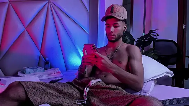 Thiagoferreti online show from May 20, 2026, 10:05 pm