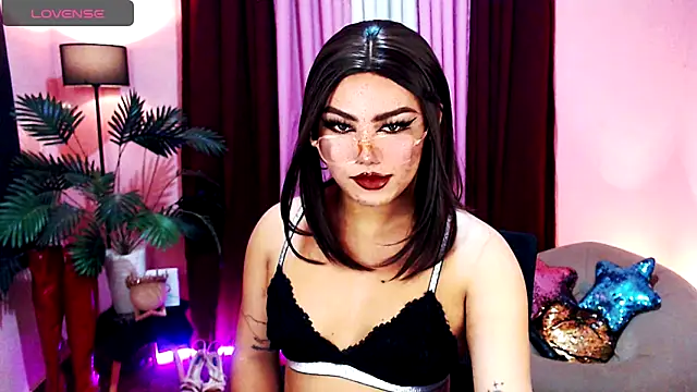 Unique Maya online show from October 24, 2025, 8:00 am