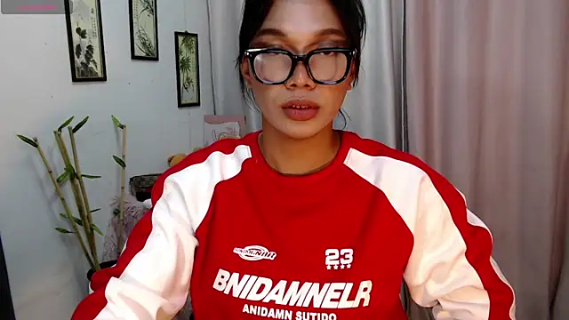 Snapshot of Herbielustts chatting on December 5, 2025, 5:09 pm Herbielustts online show from December 5, 2025, 5:09 pm