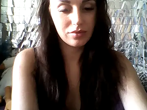 Qinini online show from September 15, 2025, 7:19 am