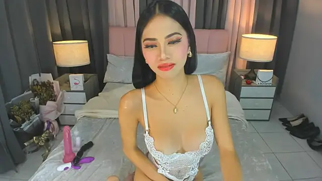 YlianaGivenchy online show from May 26, 2026, 3:19 pm