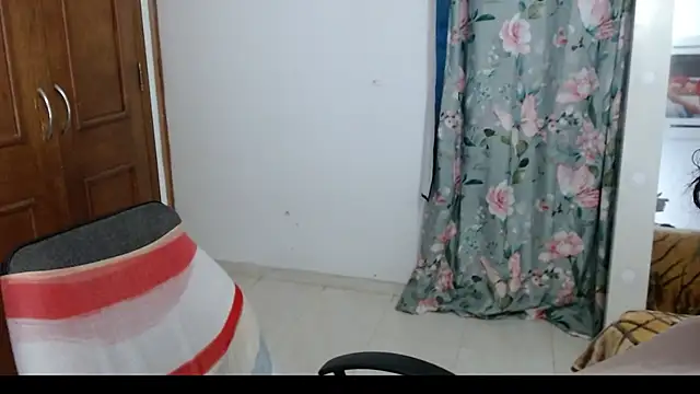 alejandralatina online show from September 23, 2025, 4:04 am