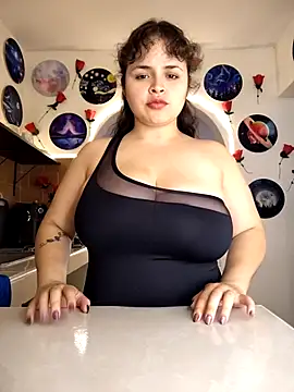 SeleneLuminari8 online show from September 18, 2025, 5:15 pm