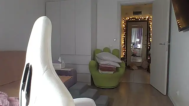 Qaynii online show from October 25, 2025, 4:02 pm