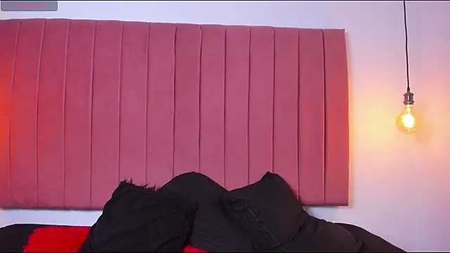 ana foxi online show from November 25, 2025, 7:36 pm