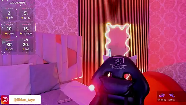 LIHIAN TAY online show from November 4, 2025, 3:49 am