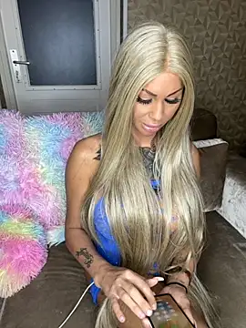 Snapshot of dutchbarbie chatting on October 18, 2025, 5:03 pm dutchbarbie online show from October 18, 2025, 5:03 pm