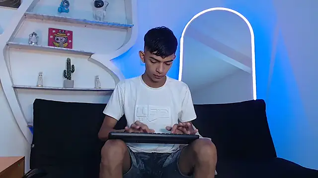 PRETTY SEX1 online show from October 3, 2025, 1:19 pm