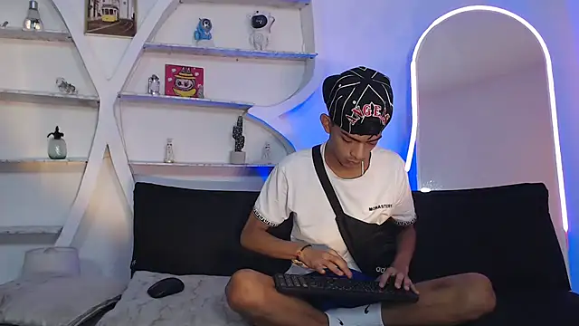 PRETTY SEX1 online show from October 18, 2025, 1:12 pm