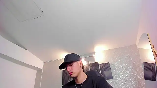 nils saint online show from October 28, 2025, 3:43 am