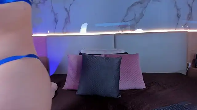 ValSmith  online show from October 16, 2025, 3:51 am