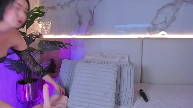 ValSmith  online show from December 18, 2025, 3:56 am