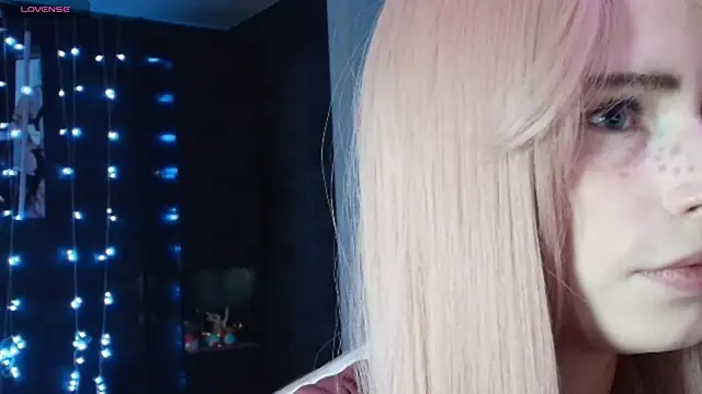 PieraMarch online show from November 13, 2025, 2:10 am