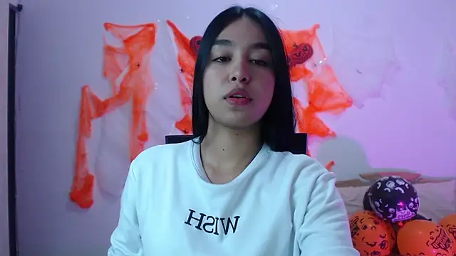 kyra fox  online show from October 14, 2025, 1:34 pm