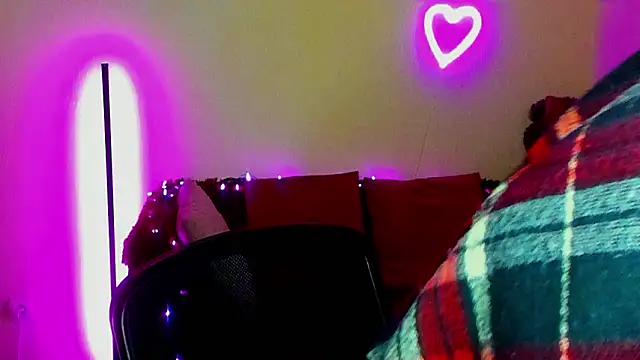 Snapshot of Alicia_love00 chatting on March 25, 2026, 6:30 am Alicia love00 online show from March 25, 2026, 6:30 am