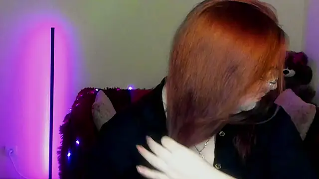 Snapshot of Alicia_love00 chatting on April 14, 2026, 5:24 am Alicia love00 online show from April 14, 2026, 5:24 am