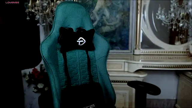 LaraBenson  online show from November 25, 2025, 10:48 am