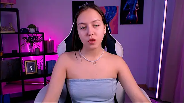 CindySparkl online show from December 19, 2025, 3:46 am