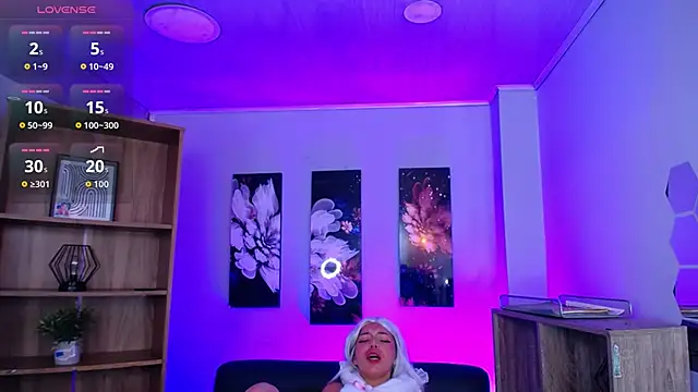 roseefancy online show from September 11, 2025, 11:43 am