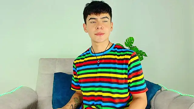 CamiiGuzmanX online show from September 25, 2025, 7:28 pm