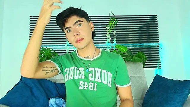 CamiiGuzmanX online show from January 13, 2026, 8:03 pm