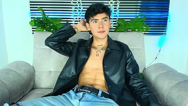 CamiiGuzmanX online show from February 3, 2026, 8:03 pm