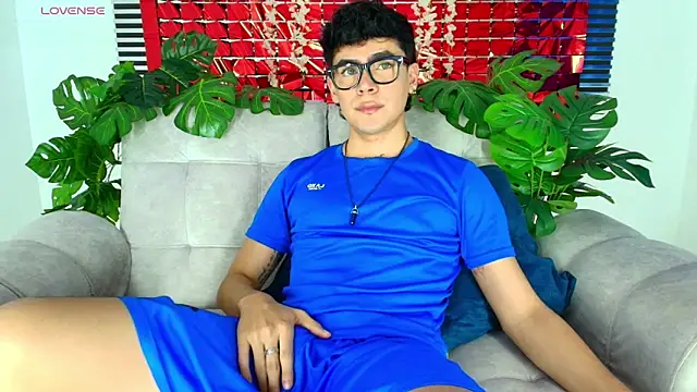 CamiiGuzmanX online show from February 27, 2026, 8:42 pm