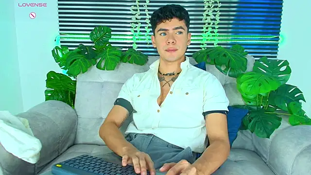 CamiiGuzmanX online show from March 15, 2026, 5:08 pm