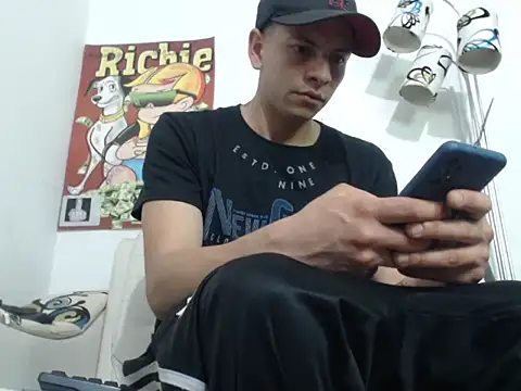 Thomasjons  online show from November 9, 2025, 2:43 am