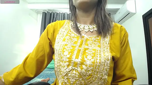 Snapshot of kairadayamai chatting on April 13, 2026, 12:32 pm kairadayamai online show from April 13, 2026, 12:32 pm