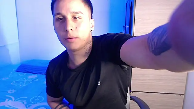 valentinosex1 online show from January 6, 2026, 11:40 pm