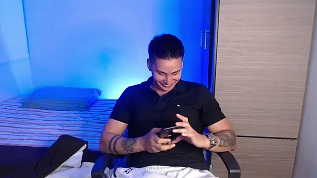 valentinosex1 online show from March 5, 2026, 11:34 pm