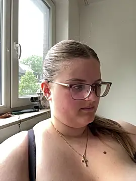 CurvyPaar2 online show from May 18, 2026, 10:54 am