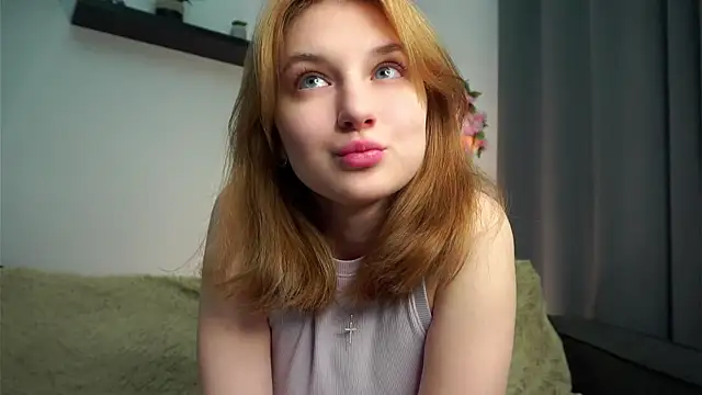 Snapshot of EasterBonney chatting on October 9, 2025, 10:57 am EasterBonney online show from October 9, 2025, 10:57 am