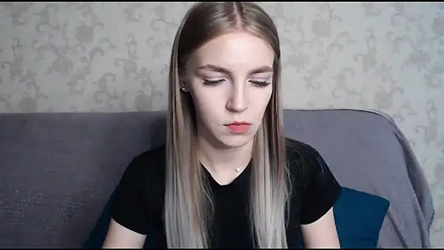 HitGyrl online show from November 29, 2025, 8:17 am