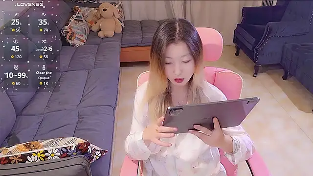 Snapshot of Deserve_E chatting on October 15, 2025, 1:11 pm Deserve E online show from October 15, 2025, 1:11 pm