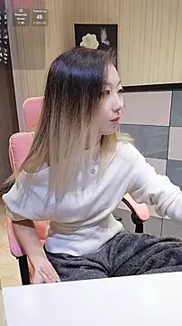 Snapshot of Deserve_E chatting on November 29, 2025, 10:07 am Deserve E online show from November 29, 2025, 10:07 am