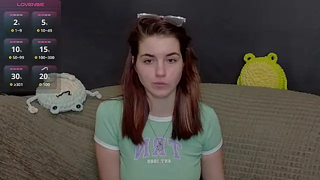 ElzaBlis online show from November 24, 2025, 5:01 pm