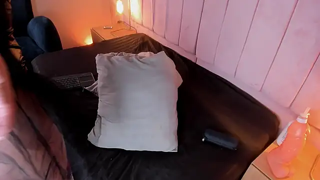 Hillary Collins1 online show from February 21, 2026, 8:10 pm