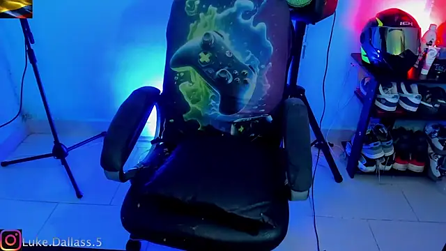 Snapshot of zeus_7777 chatting on February 4, 2026, 11:42 pm zeus 7777 online show from February 4, 2026, 11:42 pm